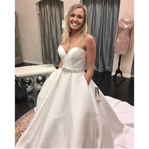 Brand New Wedding Gown  - Essense of Australia